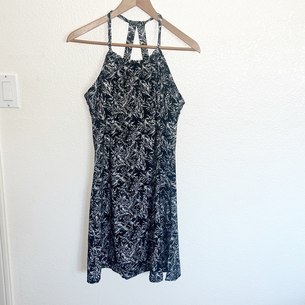 Peace & Pearls Black And White Leaves Floral Summer Dress